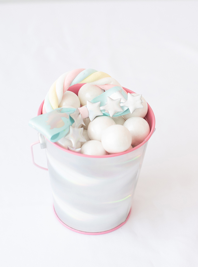 Unicorn Favor Bucket with Rainbow Marshmallows and DIY Unicorn Bow