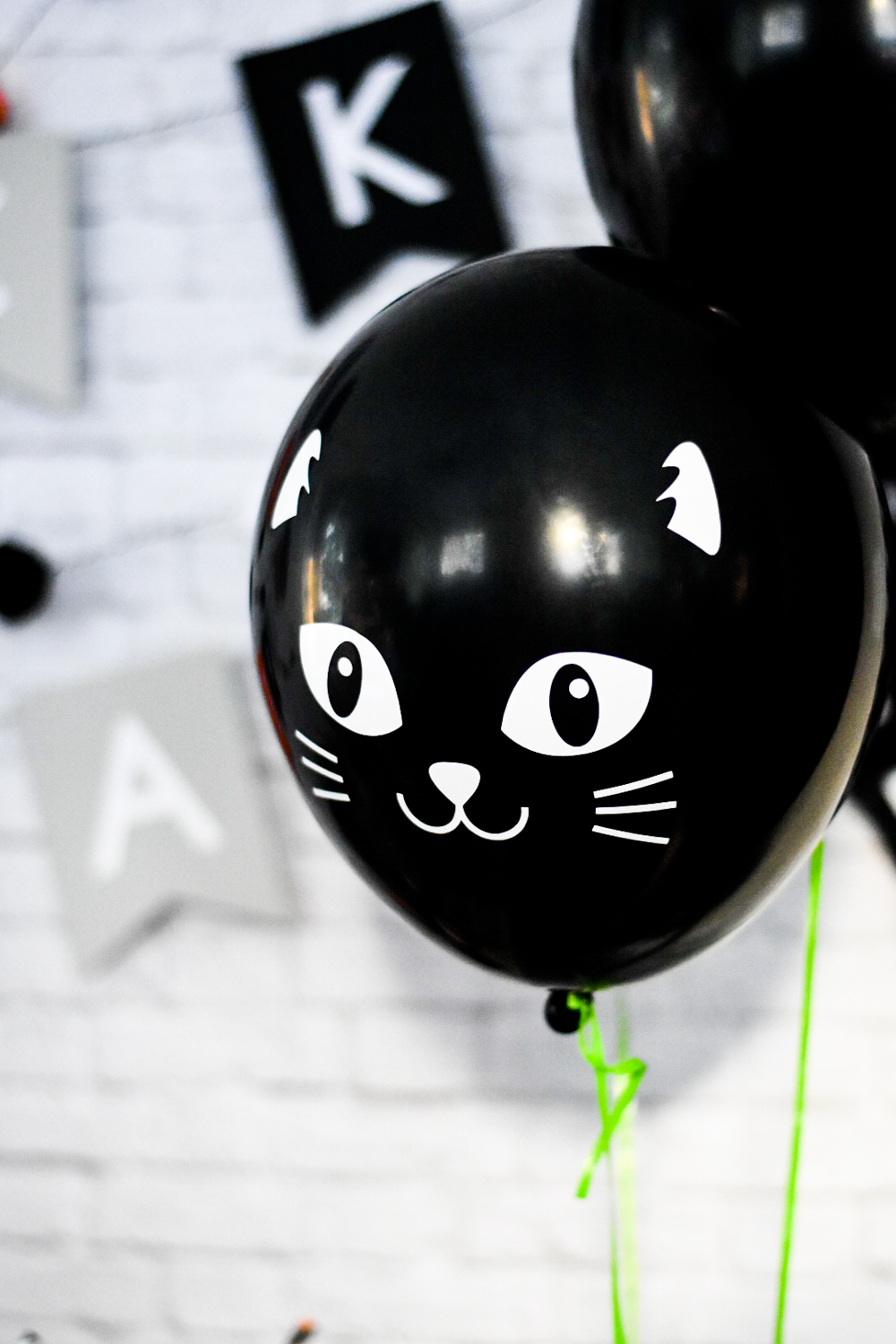DIY Black Cat Balloons Made with Cricut Vinyl by Pineapple Paper Co.