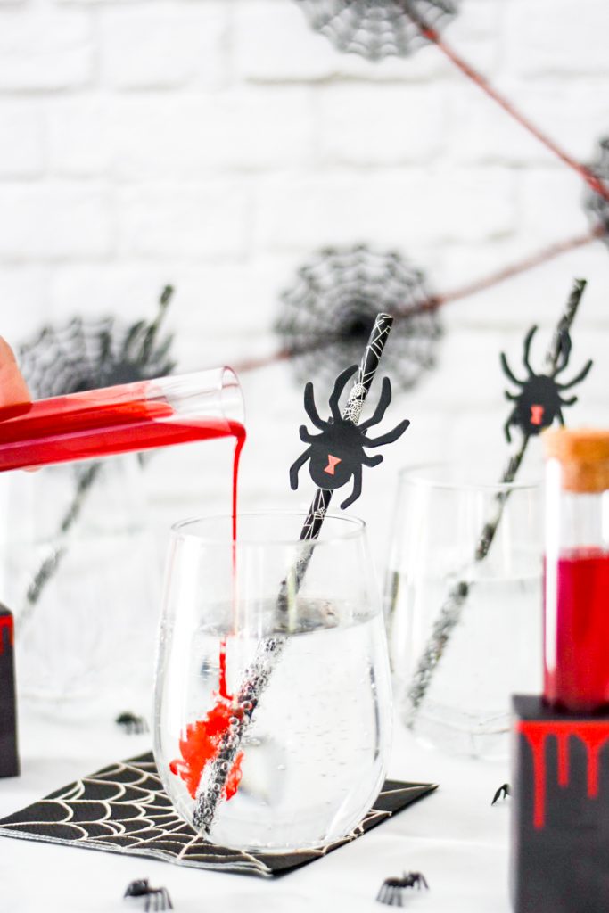 How to Make Easy Poison Spider Halloween Drinks and Cocktails by Pineapple Paper Co.