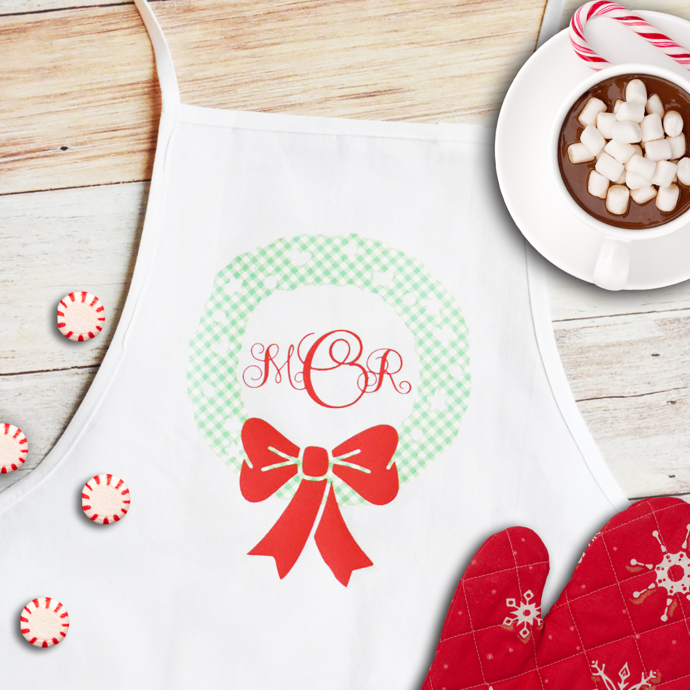 How to Make a DIY Monogrammed Apron Gift with Martha Stewart, Cricut, and Michaels by Pineapple Paper Co.