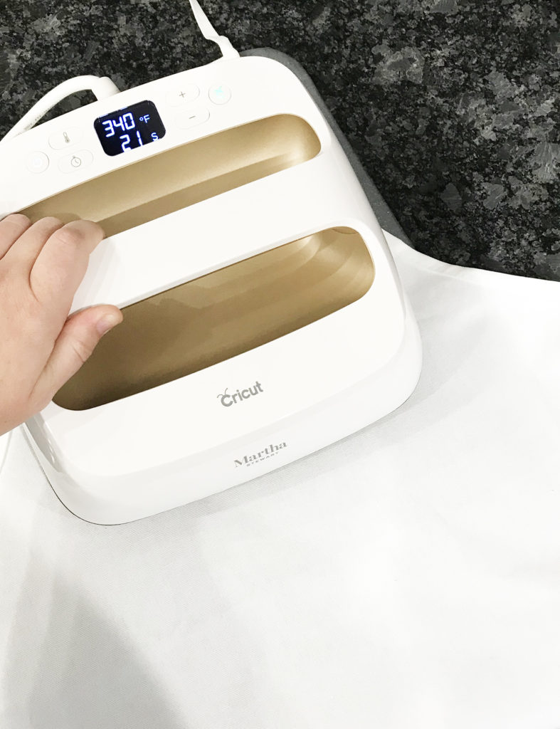 How to Make a DIY Monogrammed Apron Gift with Martha Stewart, Cricut, and Michaels by Pineapple Paper Co.