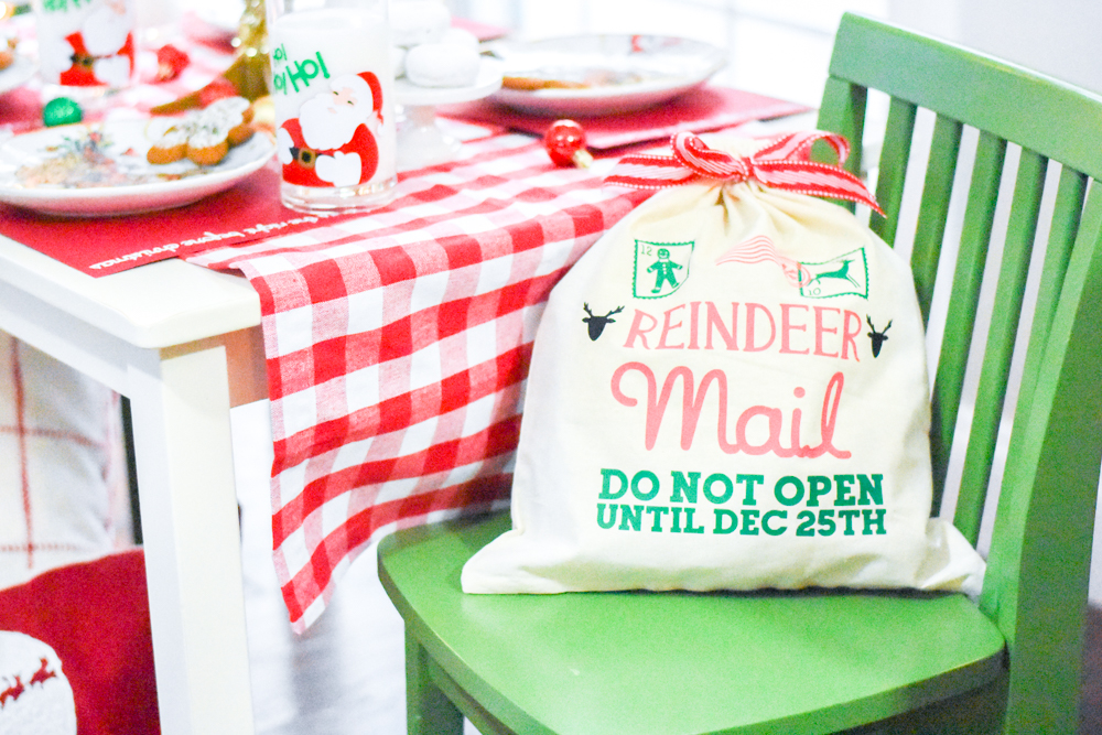 'Twas the Night Before Christmas Kids' Party Table and Christmas Party Ideas made with the Cricut Maker by Pineapple Paper Co.