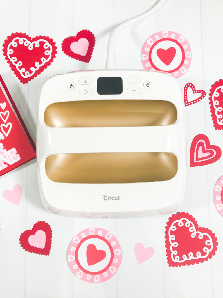 Handmade Valentine's Day Card with your Cricut and Iron On Vinyl by Pineapple Paper Co.