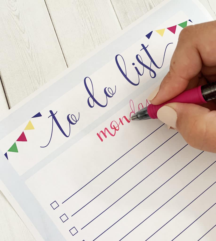 Free Printable To Do List by Pineapple Paper Co. using hand lettering tips with G2 and erasable FriXion pens by Pilot Pen at Michaels