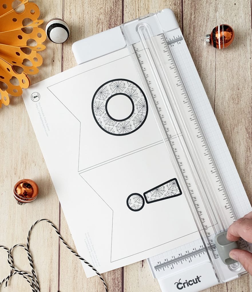 Free Printable Halloween Banner DIY by Pineapple Paper Co.