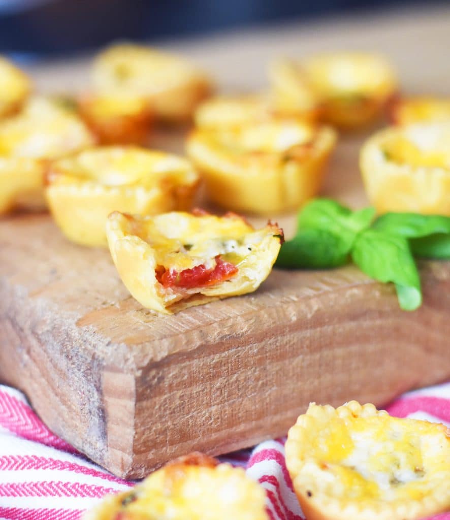 Mini Tomato Pie Recipe for a delicious and easy party appetizer recipe all year long by Pineapple Paper Co.
