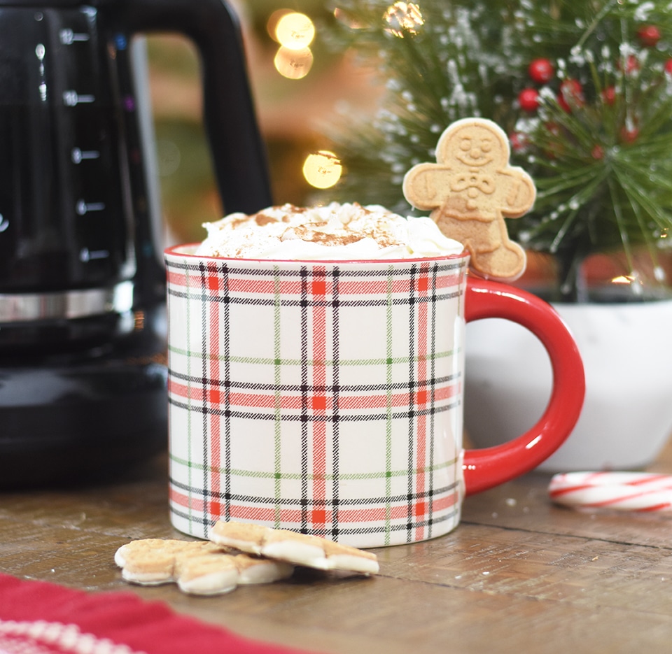 DIY Gingerbread Coffee Syrup Recipe to Make a Gingerbread Latte for the Holidays by Pineapple Paper Co.