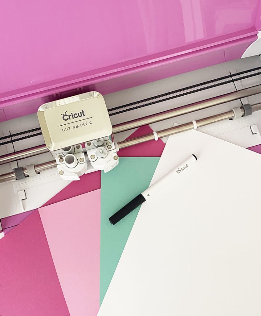 Diy Donut Birthday Invitations with your Cricut by Pineapple Paper Co.