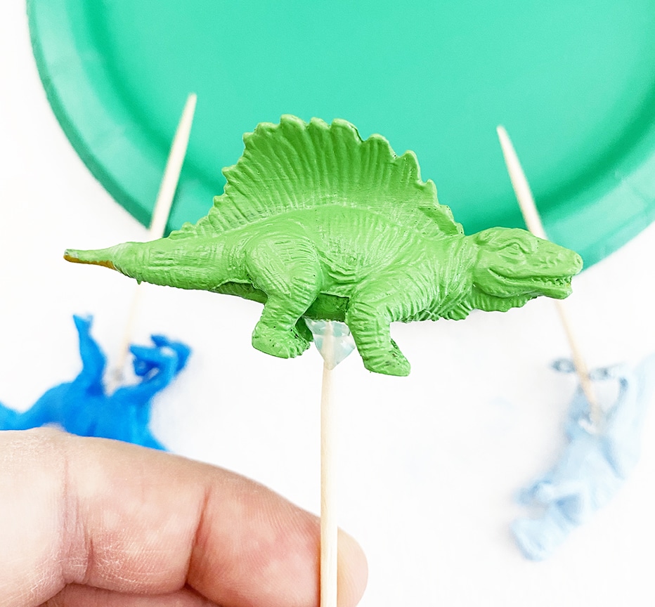 Easy DIY Dinosaur Cupcake Toppers for a Dinosaur Birthday Party by Pineapple Paper Co.