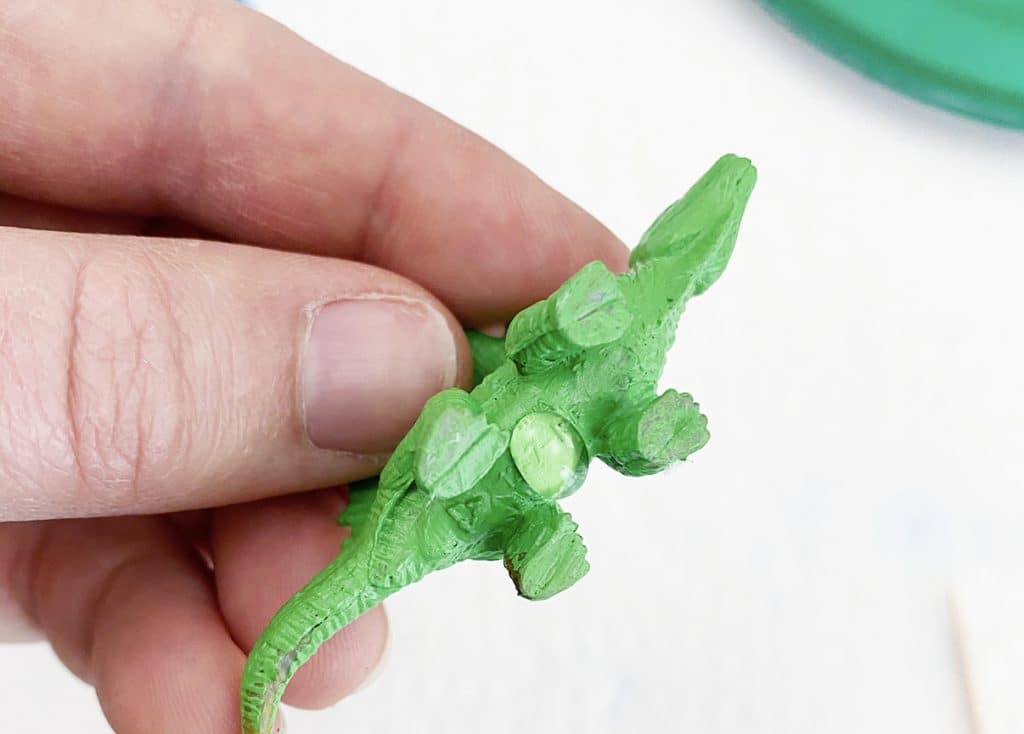Easy DIY Dinosaur Cupcake Toppers for a Dinosaur Birthday Party by Pineapple Paper Co.