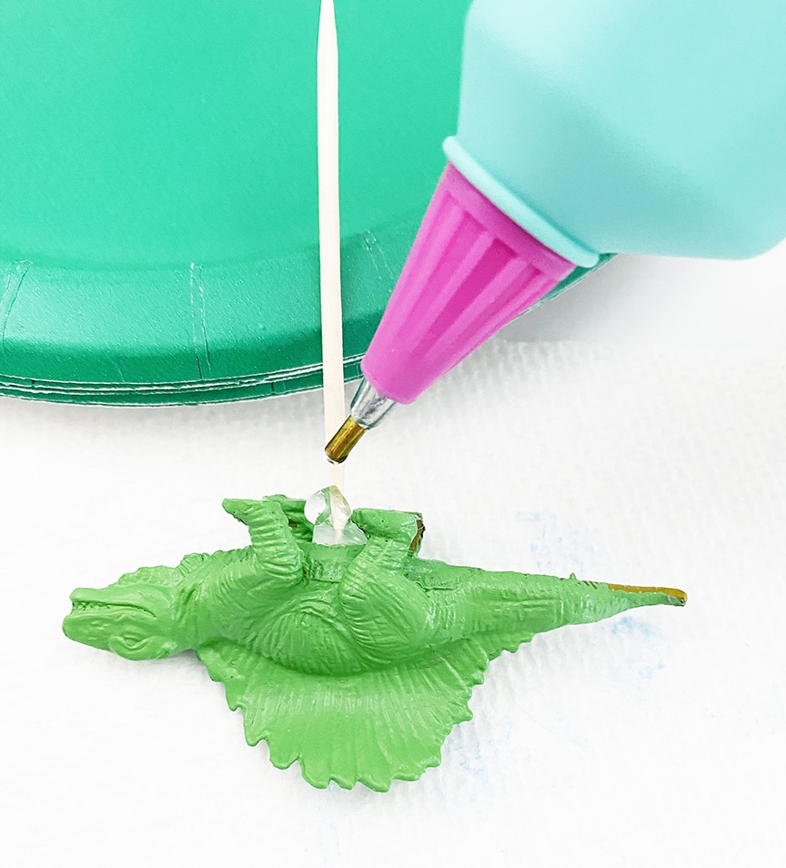Easy DIY Dinosaur Cupcake Toppers for a Dinosaur Birthday Party by Pineapple Paper Co.