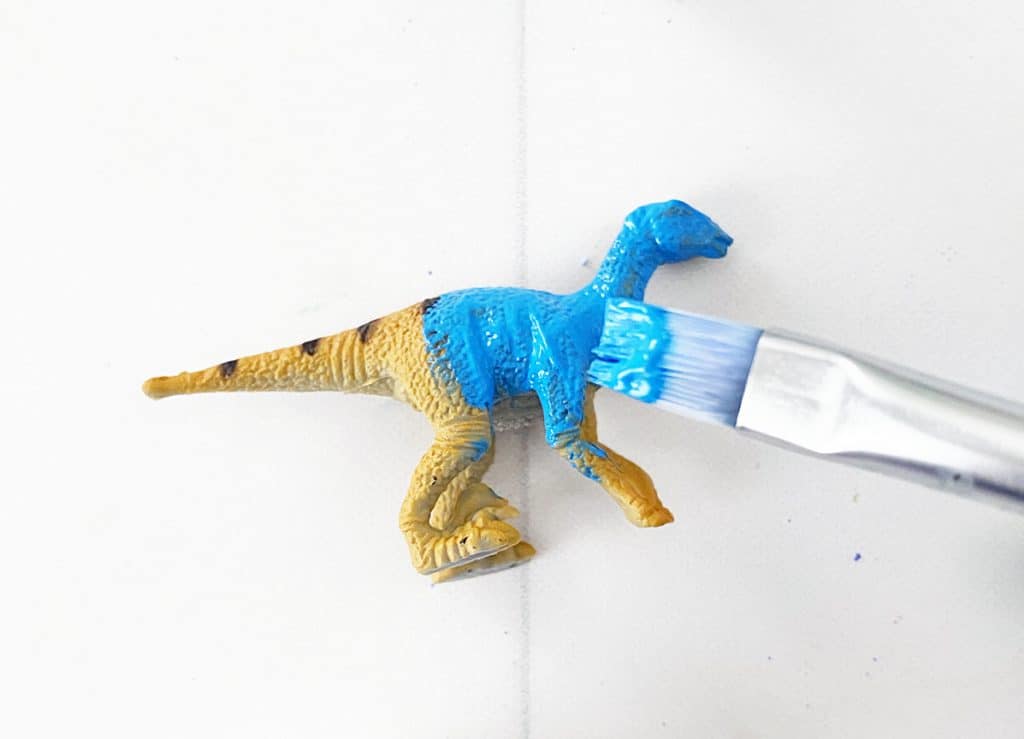 Easy DIY Dinosaur Cupcake Toppers for a Dinosaur Birthday Party by Pineapple Paper Co.