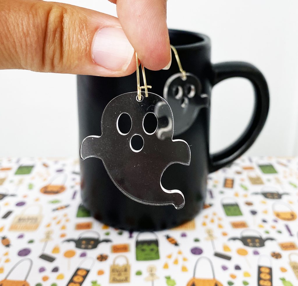 DIY Acrylic Ghost Halloween Earrings made with a Glowforge by Pineapple Paper Co.