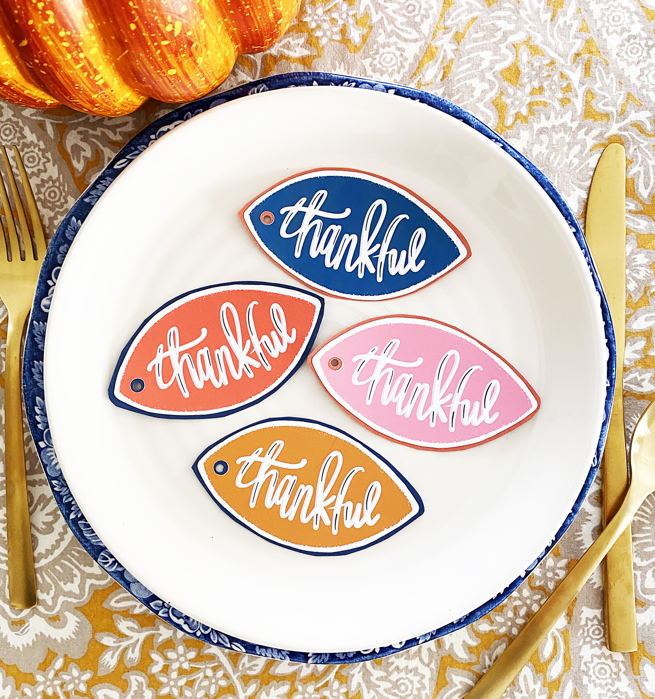 Download FREE Printable Thanksgiving Tags - Colorful Thankful Leaves Printable