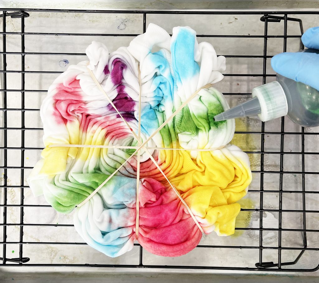 How to make a rainbow spiral tie dye shirt