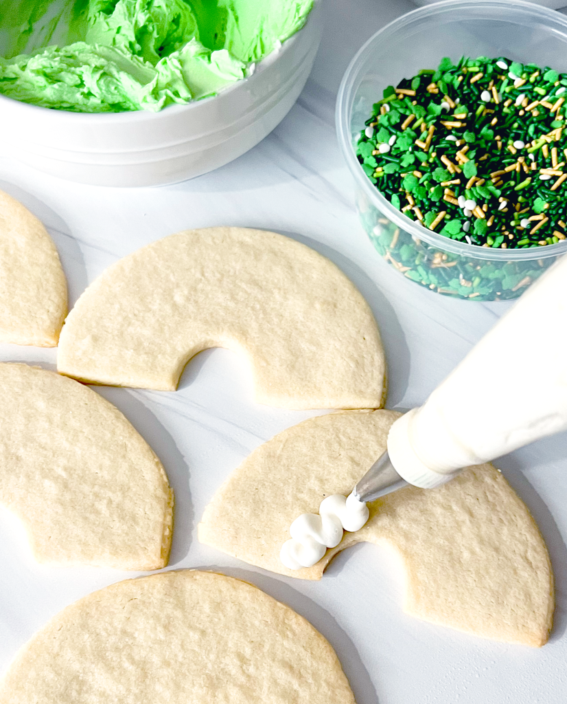 decorating rainbow sugar cookies for st patricks day