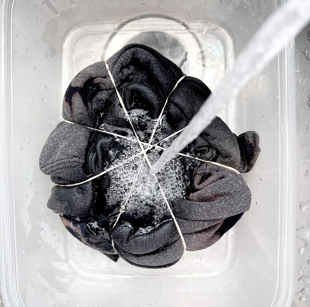 how to rinse out black tie dye with bleach sweatshirt