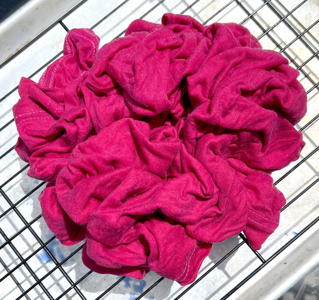 how to fold crumple tie dye patterned shirt