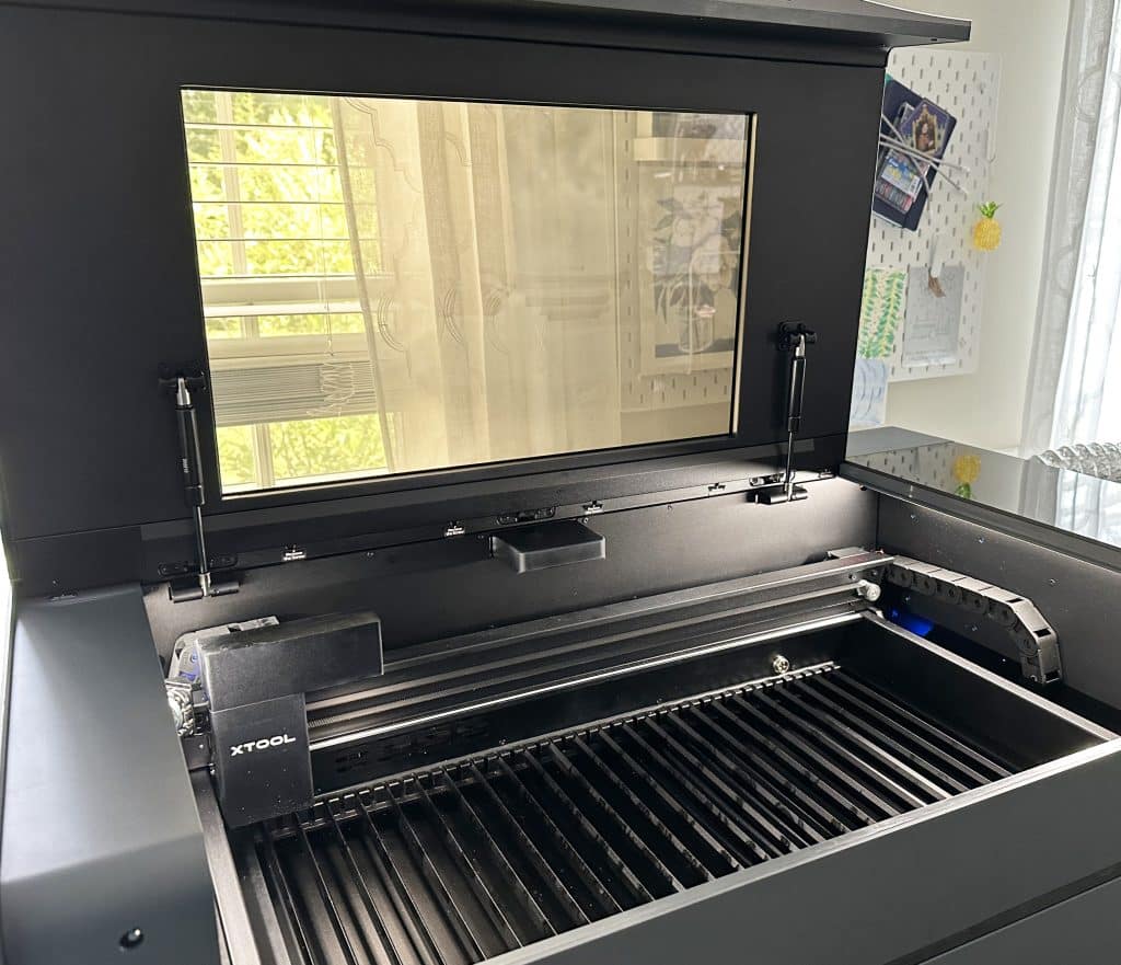 lid open of xtool p2 laser machine